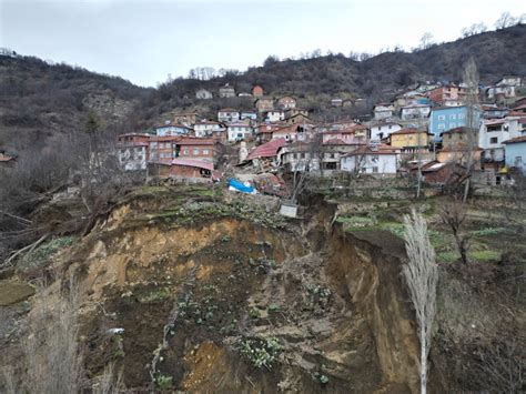 Tokat’ta toprak kayması sonucu birçok evin yıkıldığı köyle ilgili korkutan iddia